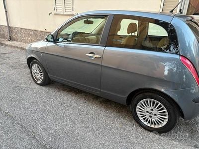 Usata Lancia Ypsilon 75 CV (55 kW) 2006 Grigio Utilitaria
