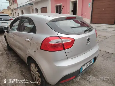 Usata Kia Rio 2013 Grigio Berlina