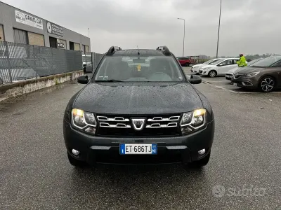 Usata Dacia Duster Lauréate 101 CV (74 kW) 2014 Grigio SUV