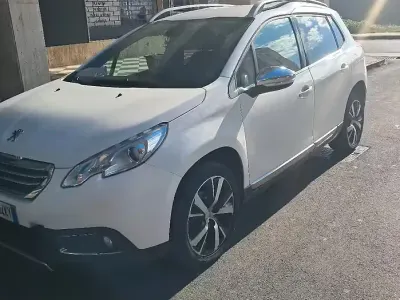 Usata Peugeot 2008 Allure 99 CV (72 kW) 2016 Bianco SUV