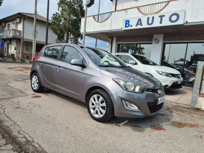 Usata Hyundai i20 75 CV (55 kW) 2013 Grigio Utilitaria