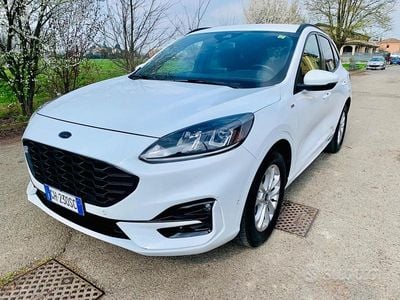 Usata Ford Kuga 120 CV (88 kW) 2022 Bianco SUV