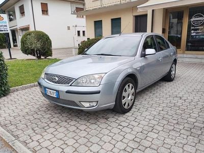 Begagnad Ford Mondeo Ghia 146 HK (107 kW) 2006 Grå Sedan