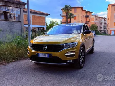 Usata VW T-Roc Advance 116 CV (85 kW) 2019 Giallo SUV