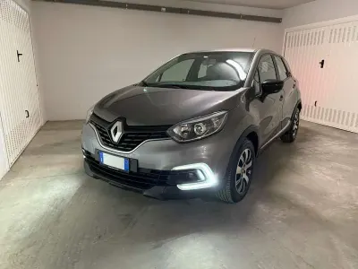 Usata Renault Captur Intens 90 CV (66 kW) 2018 Grigio SUV