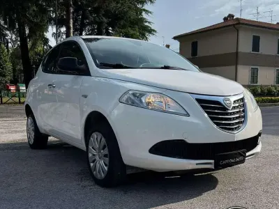 Usata Lancia Ypsilon 84 CV (61 kW) 2013 Bianco Utilitaria
