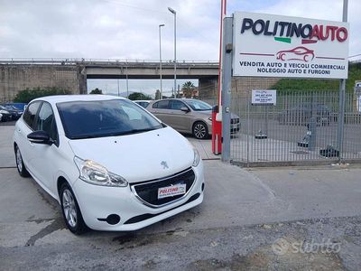 Usata Peugeot 208 Active 68 CV (50 kW) 2012 Bianco Utilitaria