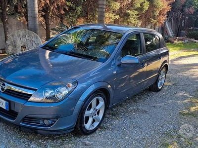 Begagnad Opel Astra 60 HK (44 kW) 2006 Grå Sedan