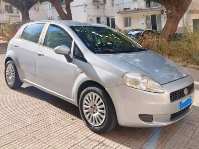 Usata Fiat Grande Punto 90 CV (66 kW) 2007 Argento Utilitaria