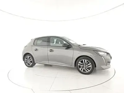 Käytetty Peugeot 208 Allure 101 HP (74 kW) 2023 Harmaa Viistoperä