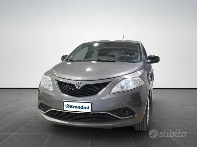 Begagnad Lancia Ypsilon Gold 69 HK (50 kW) 2016 Grå Halvkombi