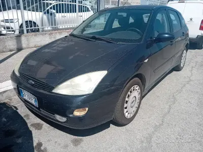 Usata Ford Focus 100 CV (73 kW) 2003 Bluazzurro Berlina