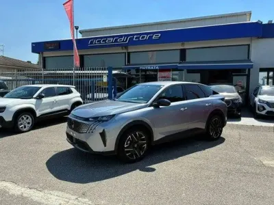 Usata Peugeot 3008 Allure 145 CV (106 kW) 2025 Grigio chiaro SUV