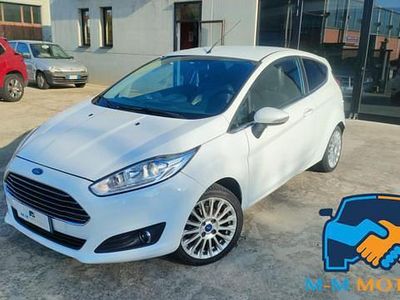 Usata Ford Fiesta Titanium 109 CV (80 kW) 2014 Bianco Utilitaria