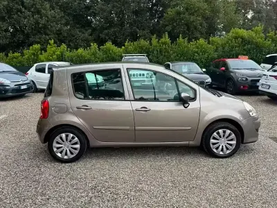 Usata Renault Modus 75 CV (55 kW) 2011 Giallo Monovolume