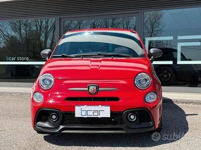 Usata Abarth 695 180 CV (132 kW) 2023 Rosso Utilitaria
