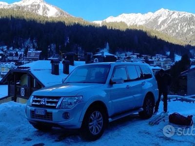 Usata Mitsubishi Pajero Instyle 200 CV (147 kW) 2014 Grigio SUV