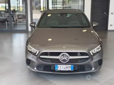 Usata Mercedes A180 Business 116 CV (85 kW) 2019 Grigio Berlina