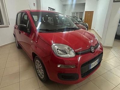 Usata Fiat Panda Lounge 69 CV (50 kW) 2017 Rosso Utilitaria
