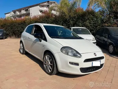 Usata Fiat Grande Punto Sport 75 CV (55 kW) 2012 Bianco Utilitaria