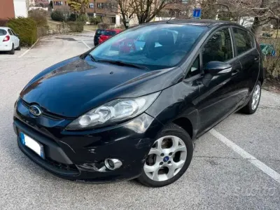 Usata Ford Fiesta 53 CV (38 kW) 2011 Nero Utilitaria