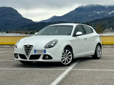 Usata Alfa Romeo Giulietta Exclusive 105 CV (77 kW) 2014 Bianco Utilitaria
