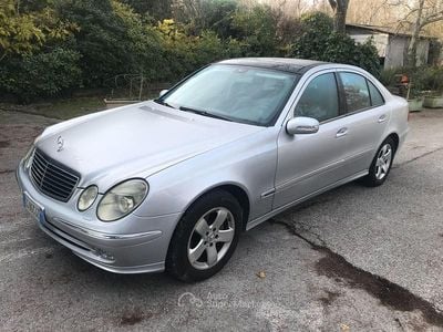 Usata Mercedes E270 Avantgarde 177 CV (130 kW) 2003 Argento Berlina