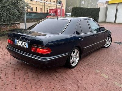 Usata Mercedes E220 Avantgarde 105 CV (77 kW) 1999 Berlina
