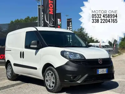 Usata Fiat Doblò 120 CV (88 kW) 2022 Bianco Monovolume
