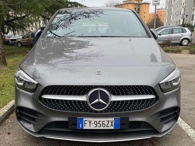 Usata Mercedes B180 Premium 116 CV (85 kW) 2019 Grigio Monovolume