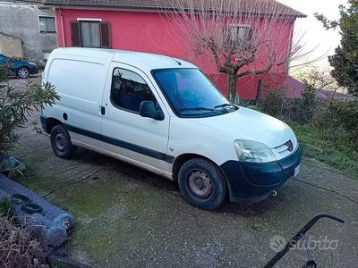 Gebraucht Peugeot Partner 69 PS (50 kW) 2003 Weiß Van / Kleinbus