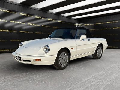 Begagnad Alfa Romeo Spider 122 HK (89 kW) 1990 Vit Cab