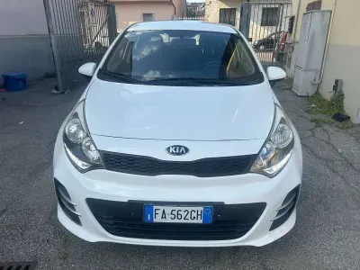 Usata Kia Rio Active 86 CV (63 kW) 2015 Bianco Berlina