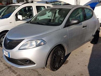 usata Lancia Ypsilon Ypsilon1.0 firefly hybrid Silver s