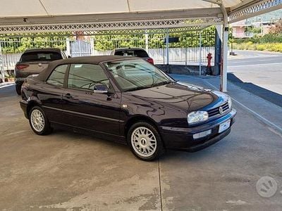 Usata VW Golf Cabriolet 101 CV (74 kW) 1995 Blu Cabrio