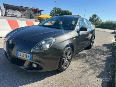 Usata Alfa Romeo Giulietta 105 CV (77 kW) 2014 Grigio Utilitaria