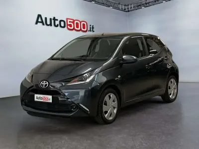 Usata Toyota Aygo X-play 69 CV (50 kW) 2017 Grigio Utilitaria