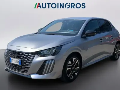 Usata Peugeot 208 Allure 101 CV (74 kW) 2024 Grigio Utilitaria