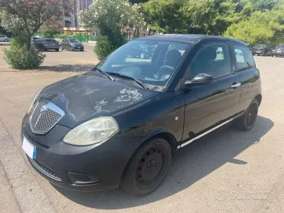 Usata Lancia Ypsilon 90 CV (66 kW) 2007 Nero Utilitaria