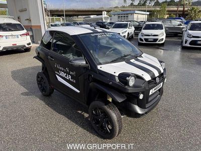 Nuova Aixam e-Scouty 2026 Bianco / tetto nero Utilitaria