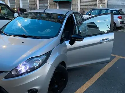 Usata Ford Fiesta 70 CV (51 kW) 2011 Grigio Utilitaria