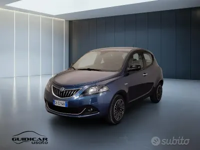 Usata Lancia Ypsilon Gold 69 CV (50 kW) 2022 Blu/azzurro Utilitaria