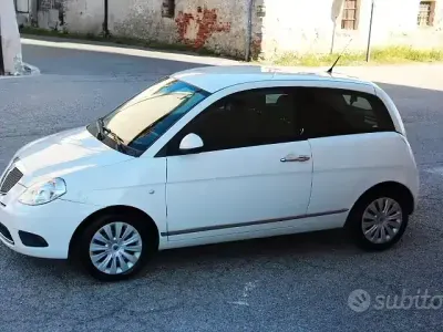 Usata Lancia Ypsilon 75 CV (55 kW) 2010 Bianco Utilitaria
