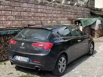 Usata Alfa Romeo Giulietta 150 CV (110 kW) 2014 Nero Utilitaria