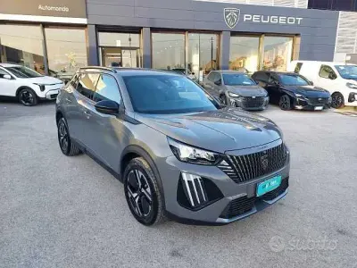 Usata Peugeot 2008 Allure 102 CV (75 kW) 2025 Grigio SUV