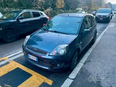 Usata Ford Fiesta 90 CV (66 kW) 2008 Blu/azzurro Utilitaria