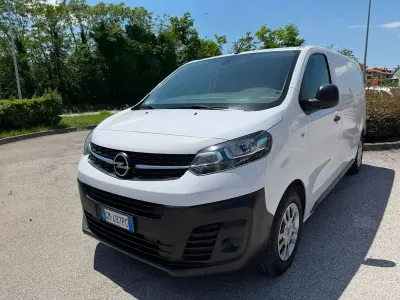 Usata Opel Vivaro-e Combi 120 CV (88 kW) 2023 Bianco Monovolume