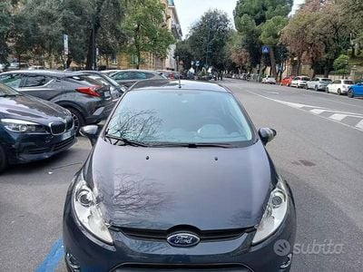 Usata Ford Fiesta Titanium 82 CV (60 kW) 2011 Blu Utilitaria
