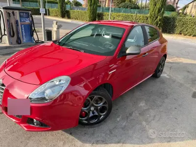 Usata Alfa Romeo Giulietta 120 CV (88 kW) 2016 Rosso Utilitaria