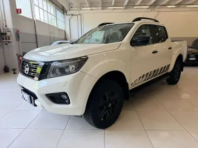 Usata Nissan Navara N-Guard 190 CV (139 kW) 2021 Bianco puro Pick-up